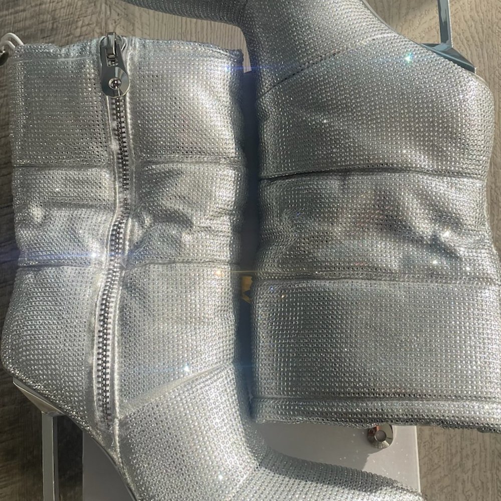 Azalea Wang Puffy Boots Silver NEW